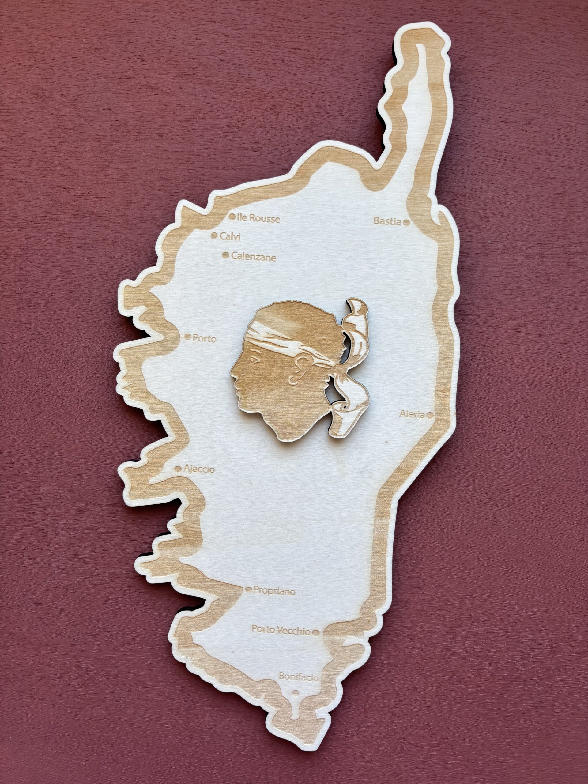 Carte de la Corse personnalisée en bois
