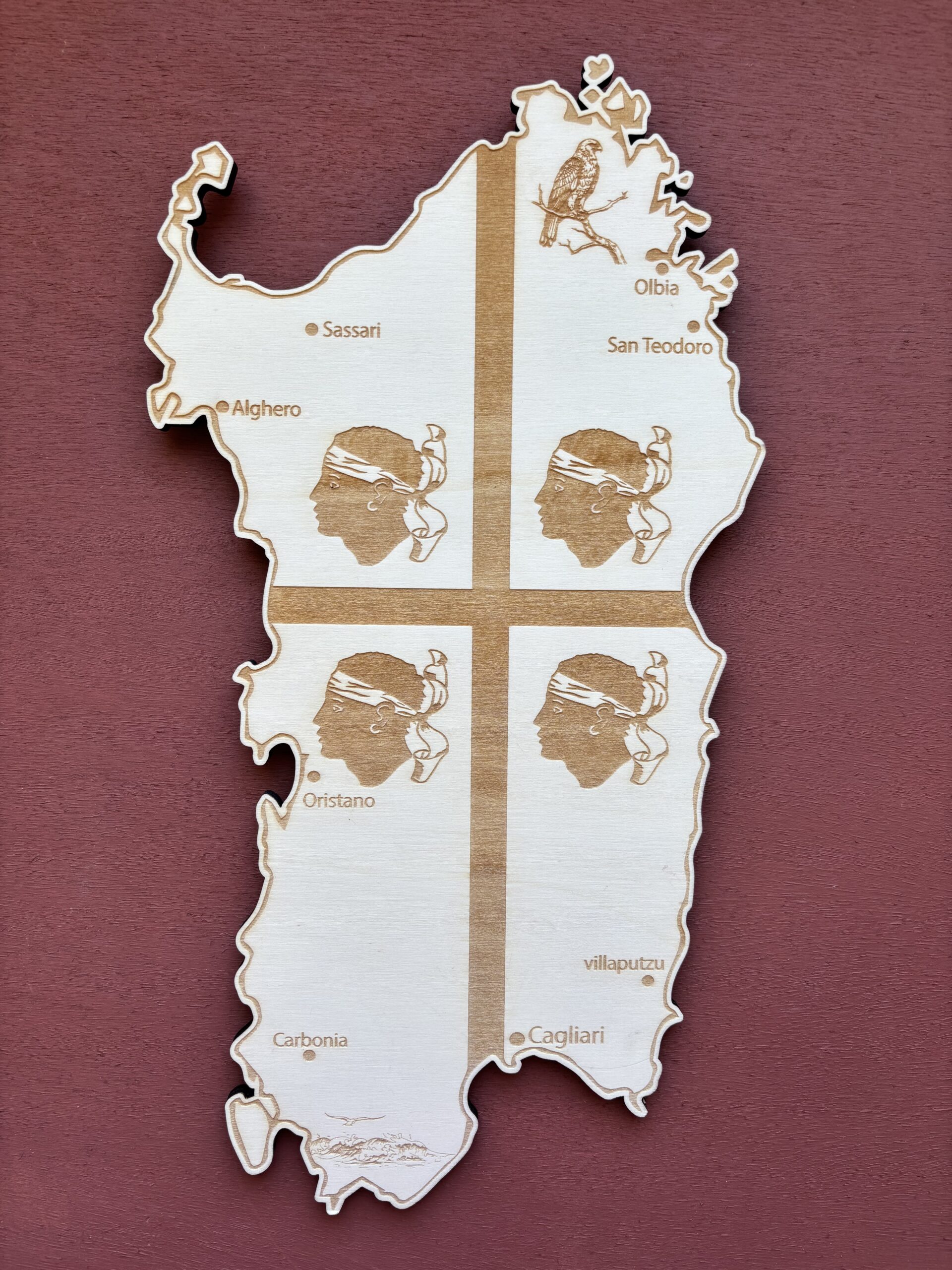 Carte de la Sardaigne en bois personnalisée