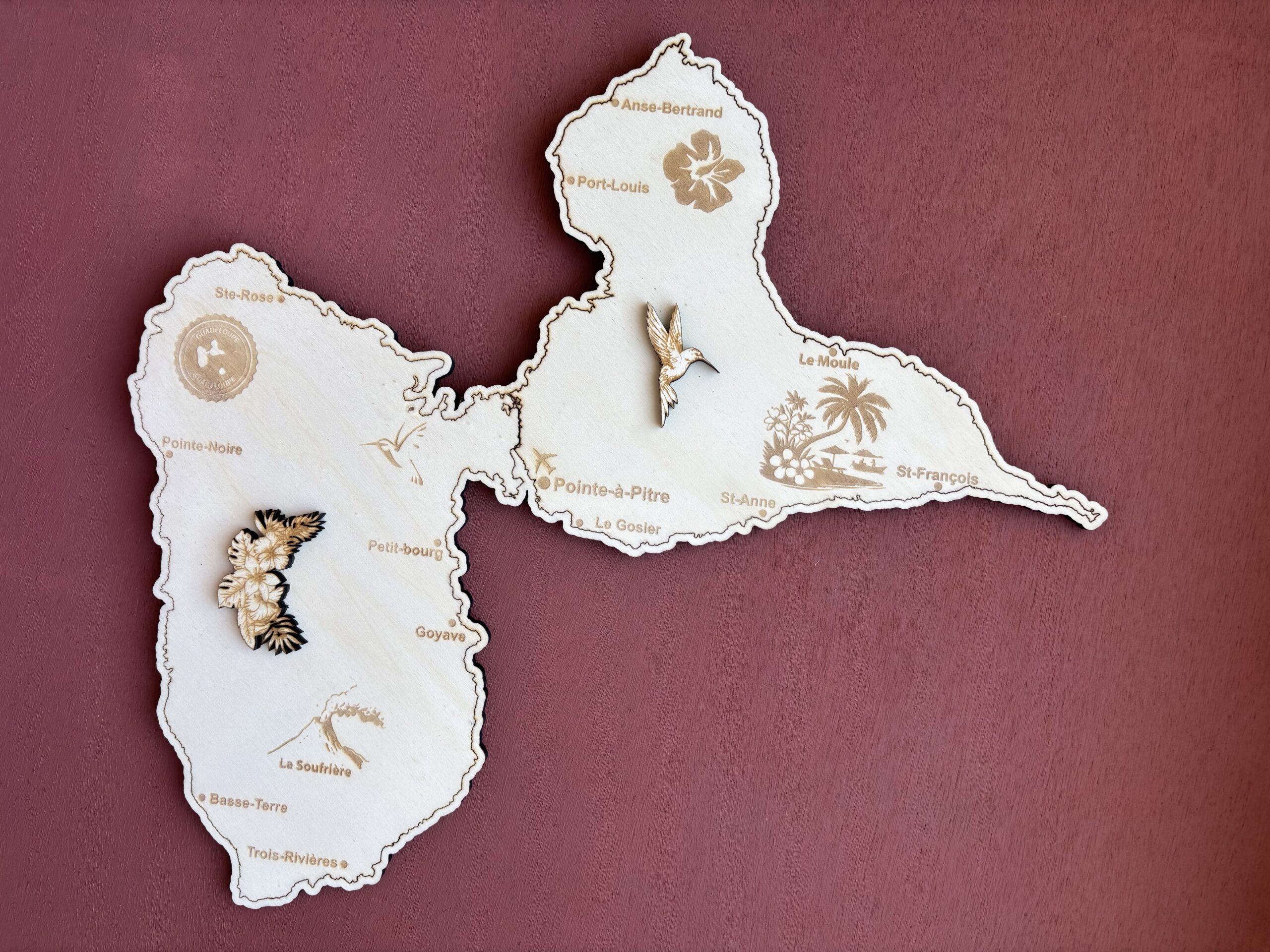 Carte de la Guadeloupe en bois personnalisée