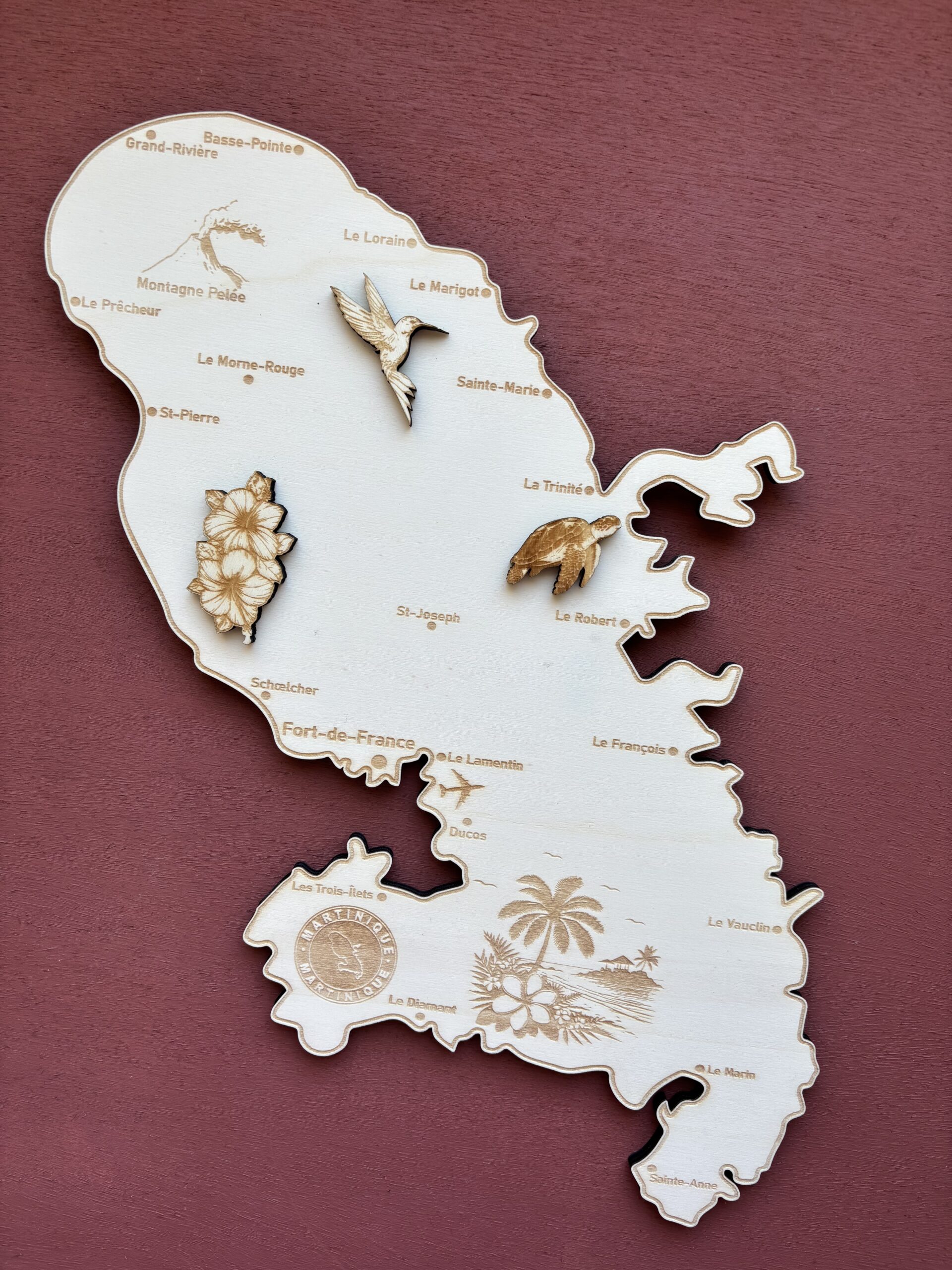 Carte de la Martinique en bois gravé