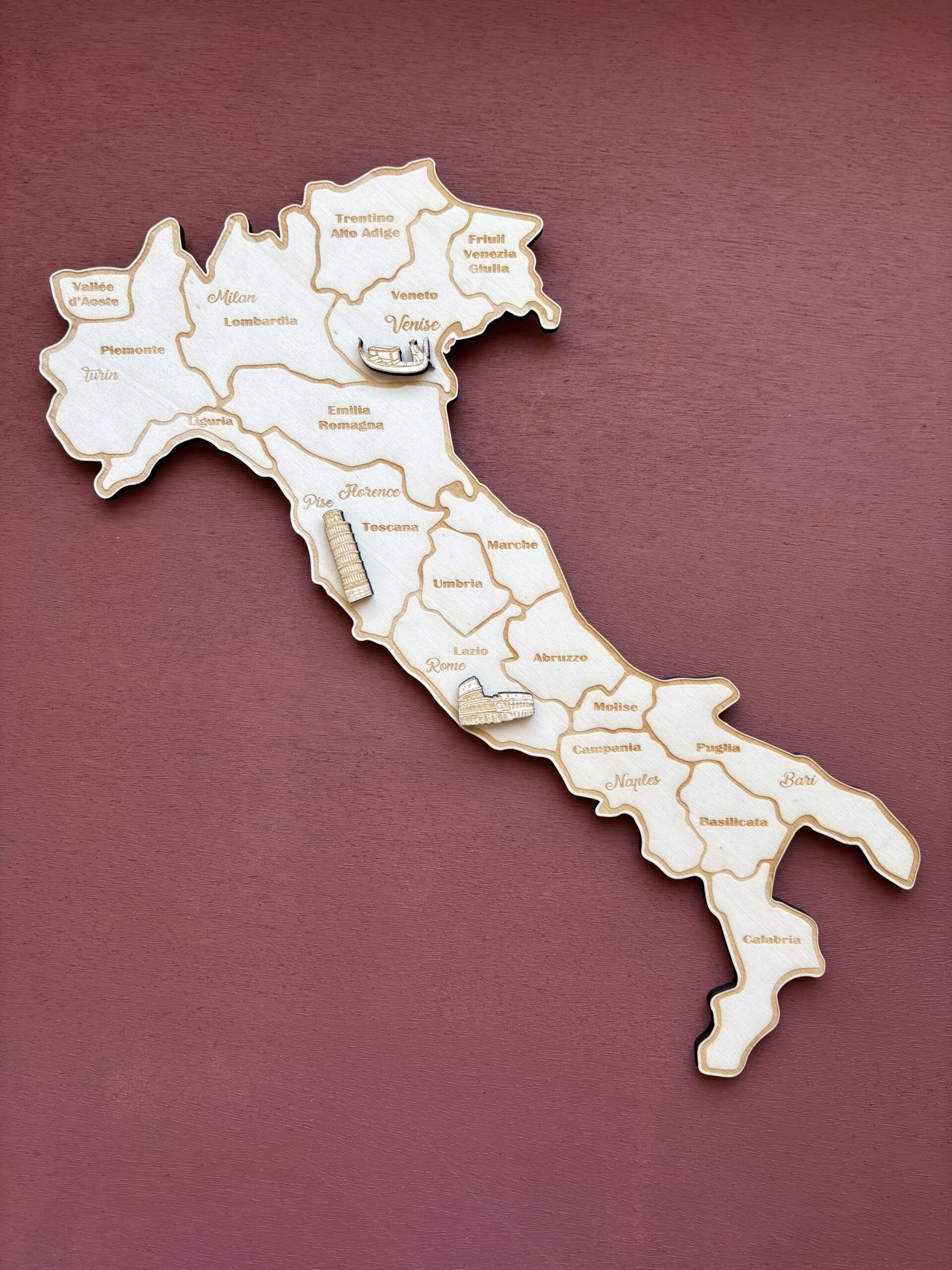 Carte d’Italie en bois gravé personnalisable